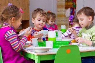 Βρεφονηπιακοί-παιδικοί σταθμοί: Η εγκύκλιος για τη διατροφή των παιδιών