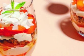 Παρφέ γιαουρτιού με βερίκοκα