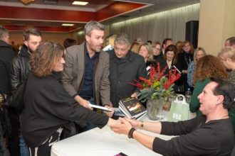 Πλήθος κόσμου στην παρουσίαση του βιβλίου του Ασημάκη Παπαδάτου-Μέντη (ΦΩΤΟ)