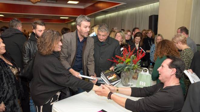 Πλήθος κόσμου στην παρουσίαση του βιβλίου του Ασημάκη Παπαδάτου-Μέντη (ΦΩΤΟ)