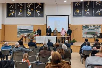 Οι "Γιαννιάδες" έκοψαν τη Βασιλόπιτα κάτω από τον ιστορικό πλάτανο - ΦΩΤΟ