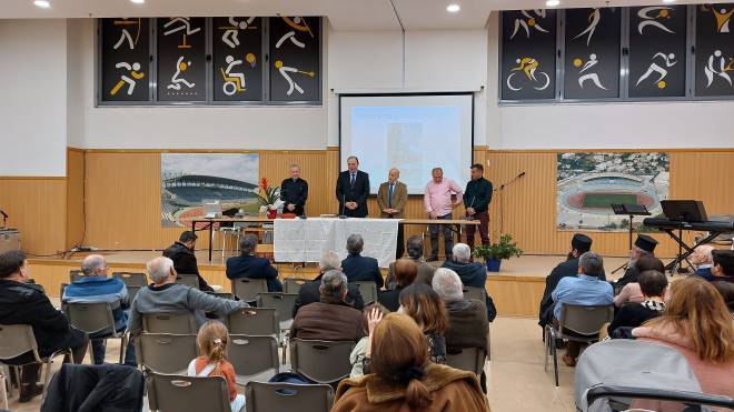 Οι "Γιαννιάδες" έκοψαν τη Βασιλόπιτα κάτω από τον ιστορικό πλάτανο - ΦΩΤΟ