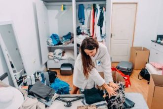 Πώς θα καταλάβετε ότι το υπνοδωμάτιο χρειάζεται declutter και tips να το πετύχετε