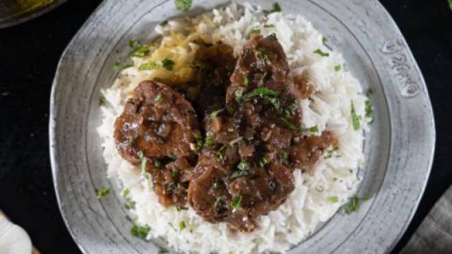 Ψαρονέφρι με κόκκινο γλυκό κρασί