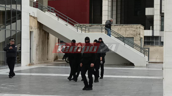 Υπόθεση Πάτρας: Στο δικαστήριο η 34χρονη - ΦΩΤΟ