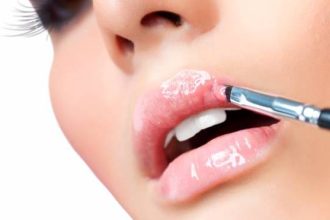 «Glass lips» για τις πιο λαμπερές σας εμφανίσεις