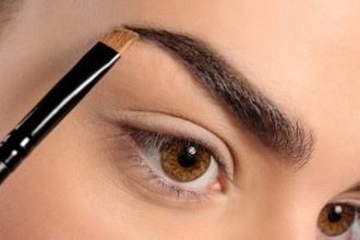 Τα λεπτά φρύδια επέστρεψαν – Πώς θα τα πετύχετε