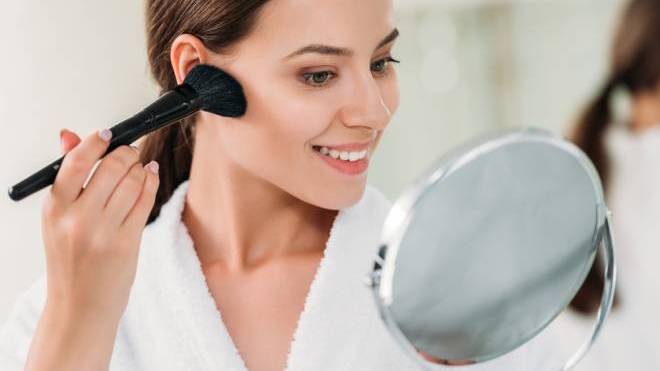 Bronzer: Ηλιοκαμένη όψη στο πρόσωπο με αυτά τα απίθανα hacks