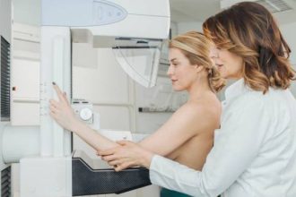 Σωτήρια η ετήσια μαστογραφία για τις γυναίκες άνω των 40