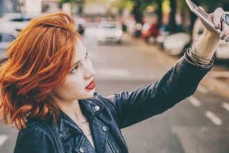 Το νέο χάλκινο haircolor που θα ερωτευτείτε