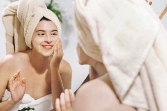 Λιπαρό δέρμα: 4 DIY μάσκες προσώπου κατά της λιπαρότητας