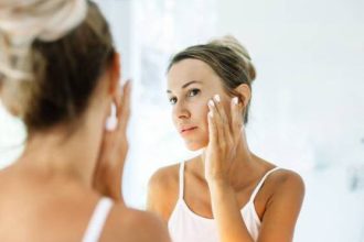 Τα 10 λάθη που μας γερνούν πρόωρα