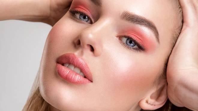 DIY κρεμώδες ρουζ: Φτιάξτε το δικό σας με 2 προϊόντα που έχετε ήδη στο νεσεσέρ σας