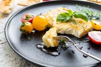 Φέτα με μέλι και σουσάμι