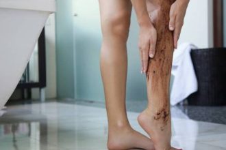 DIY scrubs σώματος: Τρεις συνταγές για βελούδινη επιδερμίδα το καλοκαίρι