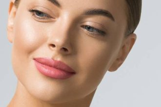 DIY lip scrub: Η αγαπημένη μας συνταγή για ζουμερά χείλη