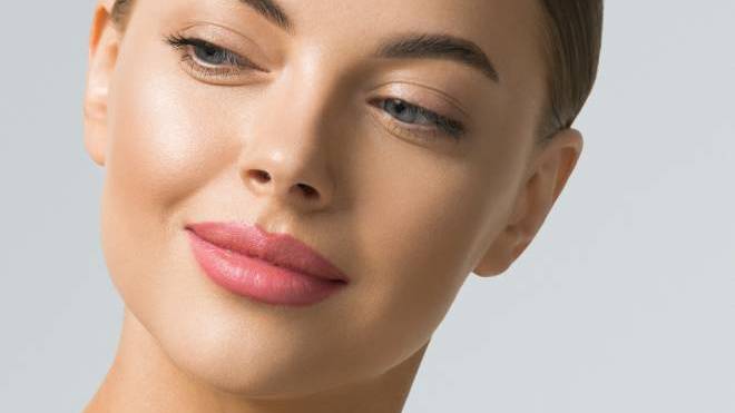 DIY lip scrub: Η αγαπημένη μας συνταγή για ζουμερά χείλη