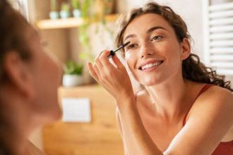 Μακιγιάζ: 5 tips για να βάφεστε γρηγορότερα