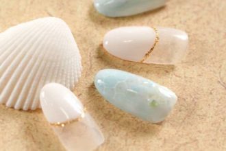 Seashell nails: Η πιο cool τάση για το καλοκαιρινό μανικιούρ