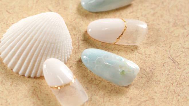 Seashell nails: Η πιο cool τάση για το καλοκαιρινό μανικιούρ