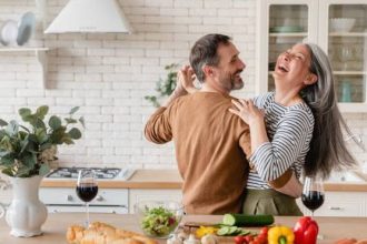 Υγεία: Την ενισχύει ο γάμος ακόμα και σε μεγαλύτερη ηλικία