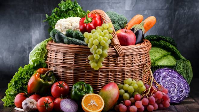 Πώς θα καταφέρετε να τρώτε περισσότερα φρούτα και λαχανικά