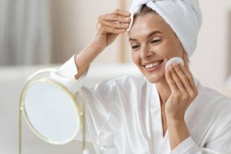 Ντεμακιγιάζ: Ποιος είναι ο σωστός τρόπος;