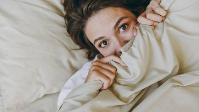 «Adult swaddling»: Η… νέα τάση κατά της αϋπνίας