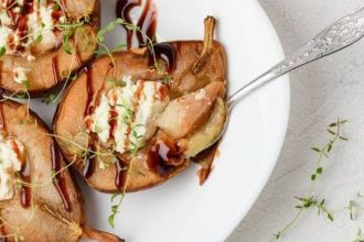 Ψητά αχλάδια με κατσικίσιο τυρί