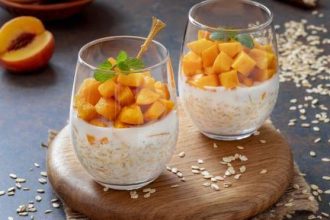 Overnight oats με ροδάκινο: Το απόλυτο καλοκαιρινό πρωινό