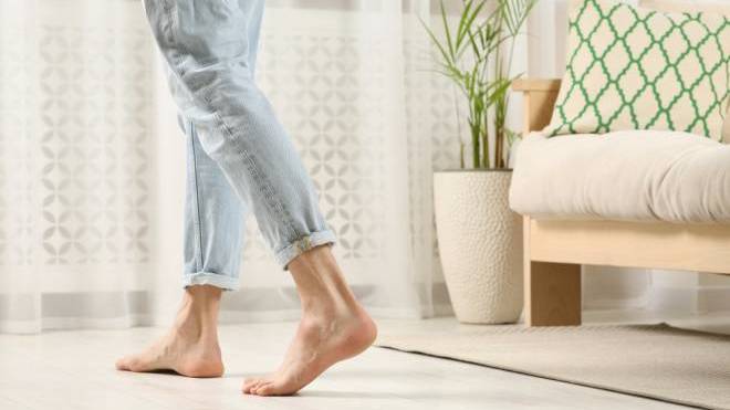 Περπατάτε ξυπόλυτοι; Mήπως πρέπει να το ξανασκεφτείτε;