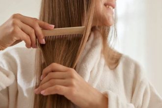 Hair detox… Πόσο αποτελεσματικό είναι να καθυστερείτε το λούσιμο;