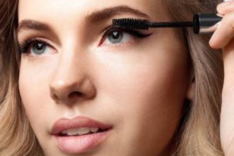 Τα μυστικά για δυνατές και μακριές βλεφαρίδες