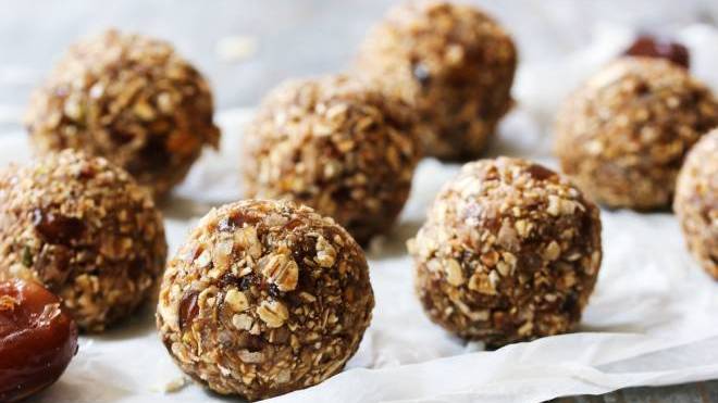 Energy balls με φυστικοβούτυρο, βρώμη και ξηρούς καρπούς