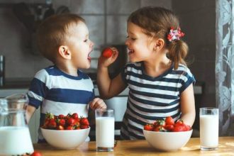 Δείτε πως θα πείσετε τα παιδιά να τρώνε υγιεινά