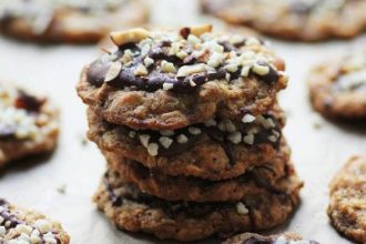 Μπισκότα βρώμης με μαύρη σοκολάτα και αμύγδαλο