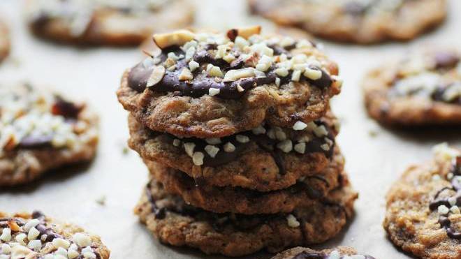 Μπισκότα βρώμης με μαύρη σοκολάτα και αμύγδαλο