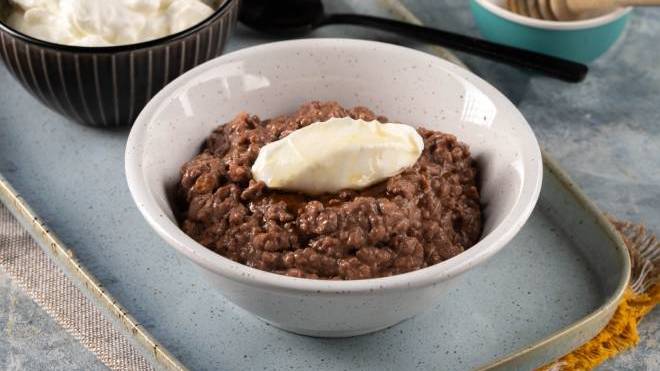 Σοκολατένιο porridge με χουρμάδες