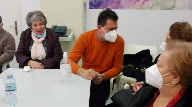 Ο Πέτρος Ψωμάς στα ΚΑΠΗ της οδού Καζαντζάκη, στην Αγυιά