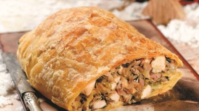 Στρούντελ με μανιτάρια, κοτόπουλο, μπέικον και τυρί