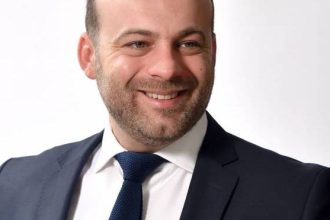 Πρόσκληση Θέμη Μπάκα σε ομιλία του