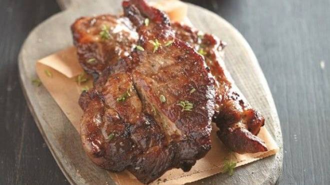 Χοιρινά μπριζολάκια στον φούρνο