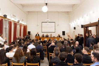 Η ΟΝΝΕΔ Αχαΐας έκοψε την πίτα της, παρουσία του Υφυπουργού Ναυτιλίας και Νησιωτικής Πολιτικής, Ιωάννη Παππά