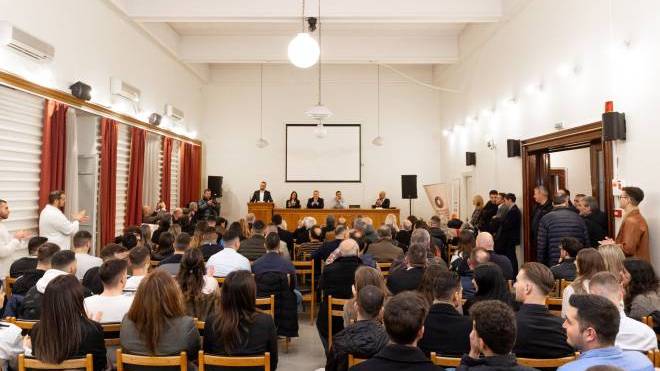 Η ΟΝΝΕΔ Αχαΐας έκοψε την πίτα της, παρουσία του Υφυπουργού Ναυτιλίας και Νησιωτικής Πολιτικής, Ιωάννη Παππά