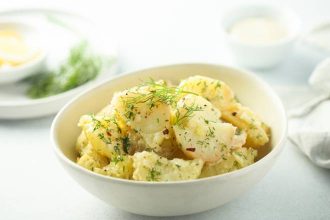 Εύκολη πατατοσαλάτα με γιαούρτι