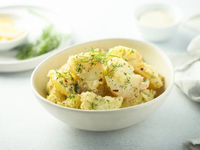 Εύκολη πατατοσαλάτα με γιαούρτι