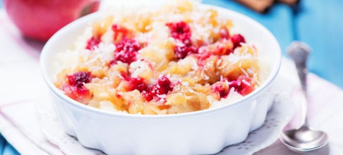 Πουτίγκα με μήλα και κρουασάν