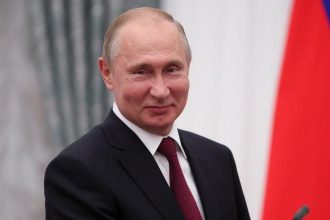 Στήθηκε για χειροκρότημα που δεν ήρθε!