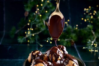 Προφιτερόλ με σπιτικά σου γεμιστά με κρέμα