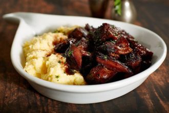 Χοιρινό με δαμάσκηνα